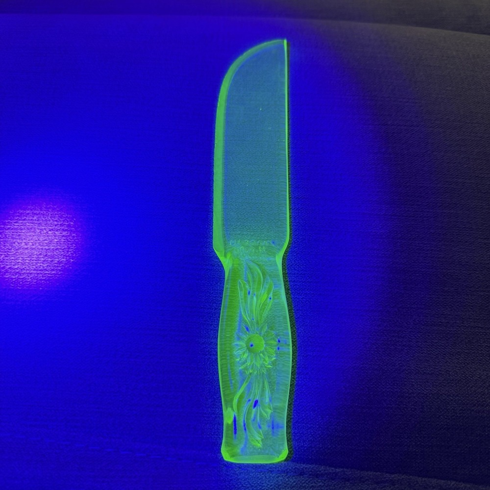 DUR-X Uranium Green Glass Fruit & Cake Knife Slicer 8.5 GLOWS USA Vintage